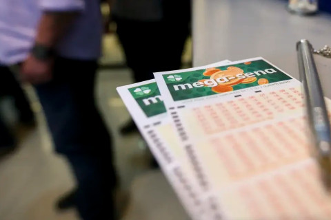 Mega da Virada 2025 será sorteada hoje após adiamento por sobrecarga nos sistemas; prêmio é de R$ 1,09 bilhão