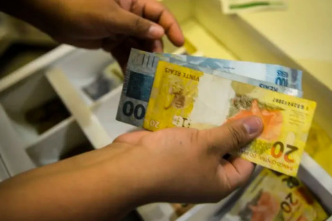 Prazo para sacar abono salarial acaba nesta segunda-feira