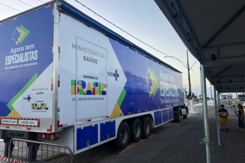 Parceria do Governo Federal, Governo do Estado e Prefeitura de Santa Cruz, garante quase 1200 consultas e cirurgias oftamológicas com a carreta do programa Mais Especialistas