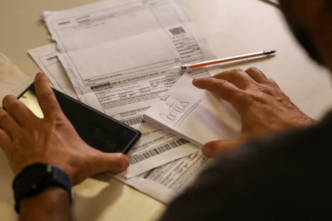 Salário mínimo de R$ 1.621 começa a ser pago nesta segunda