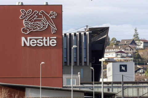 Nestlé anuncia recall global de fórmulas infantis em 25 países por risco de contaminação